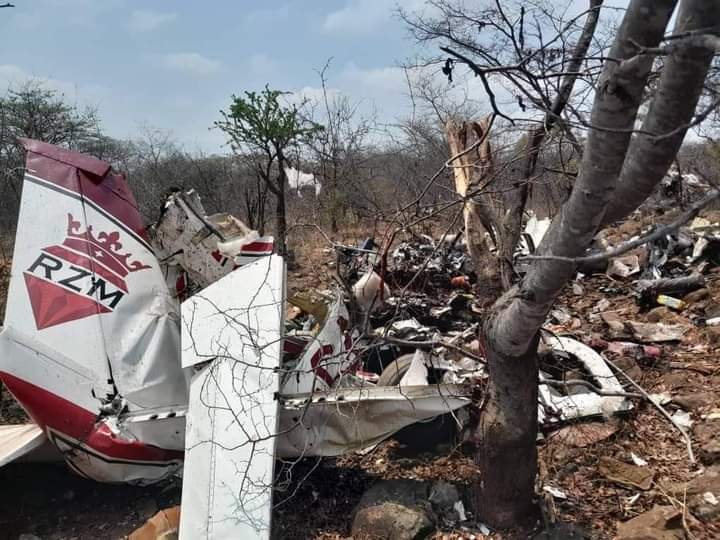 Plane crash kills 6 in Zimbabwe; aircraft owned by diamond miner