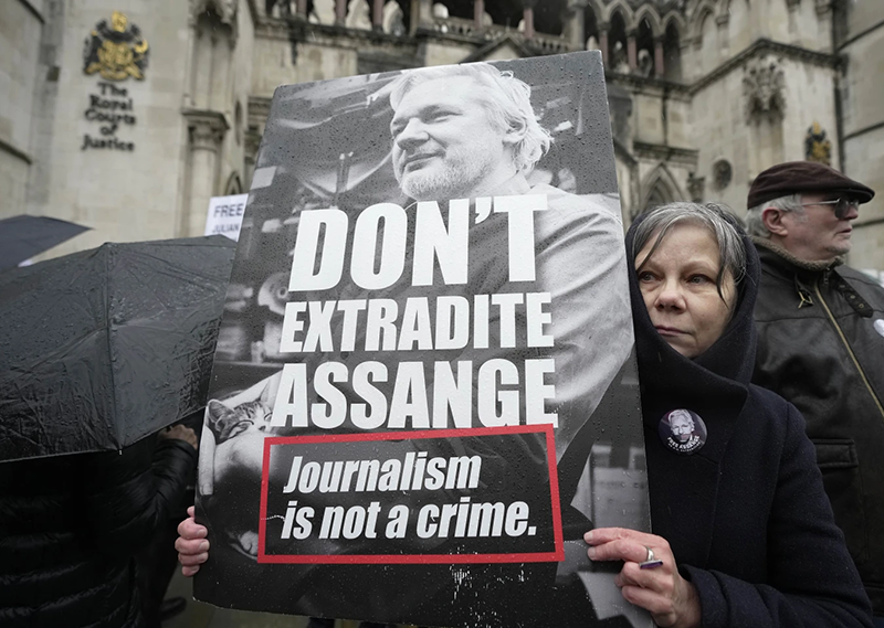 US lawyers say WikiLeaks’ Assange went far beyond journalism and should face spying charges