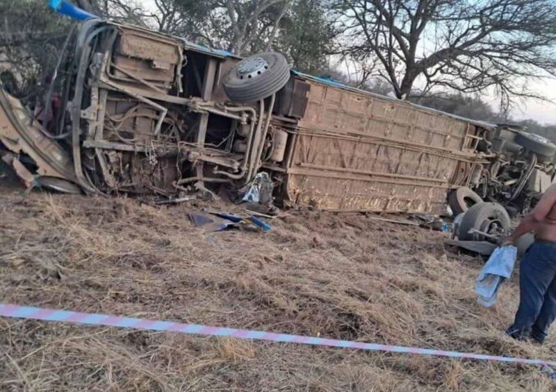 SECOND TIME IN A WEEK: Five people killed as bus travelling to Zimbabwe overturns in SA