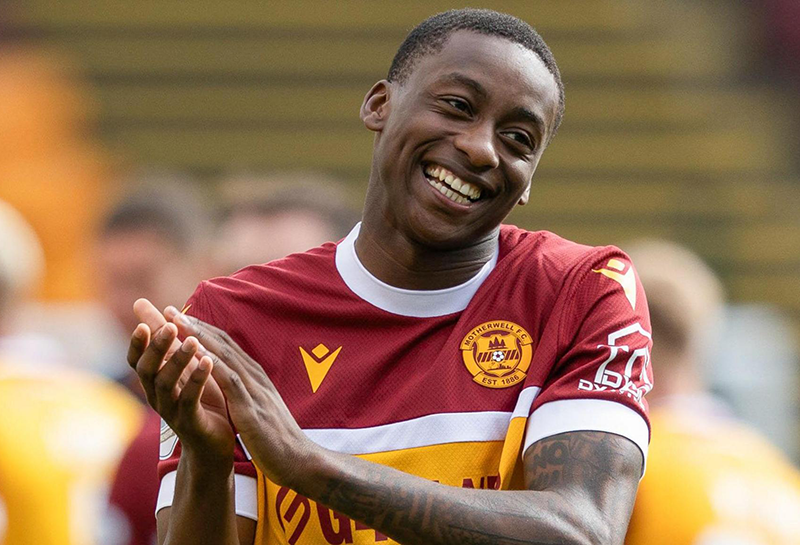 Scotland: Tawanda Masvanhise signs new Motherwell contract