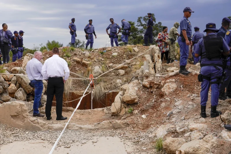 SA government seeks experts’ help to bring illegal miners to the surface; 400 trapped underground