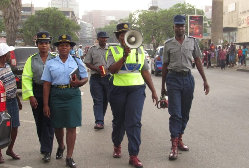 Zimbabwe bans police from using mobile phones while on duty