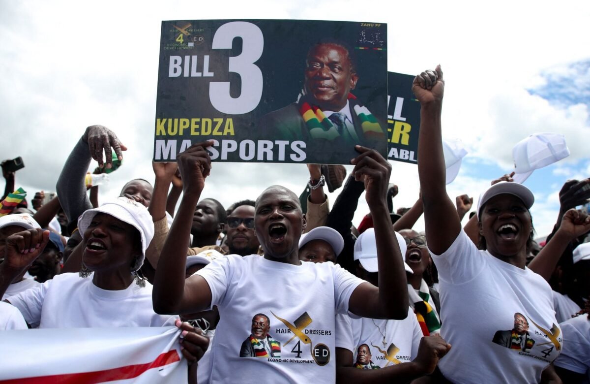 Supporters of President Emmerson Mnangagwa